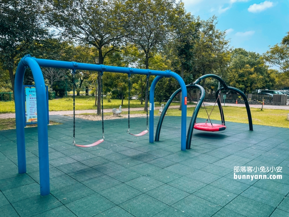 南投草屯兒童樂園｜有遮陽跟停車場的戶外親子遊戲區