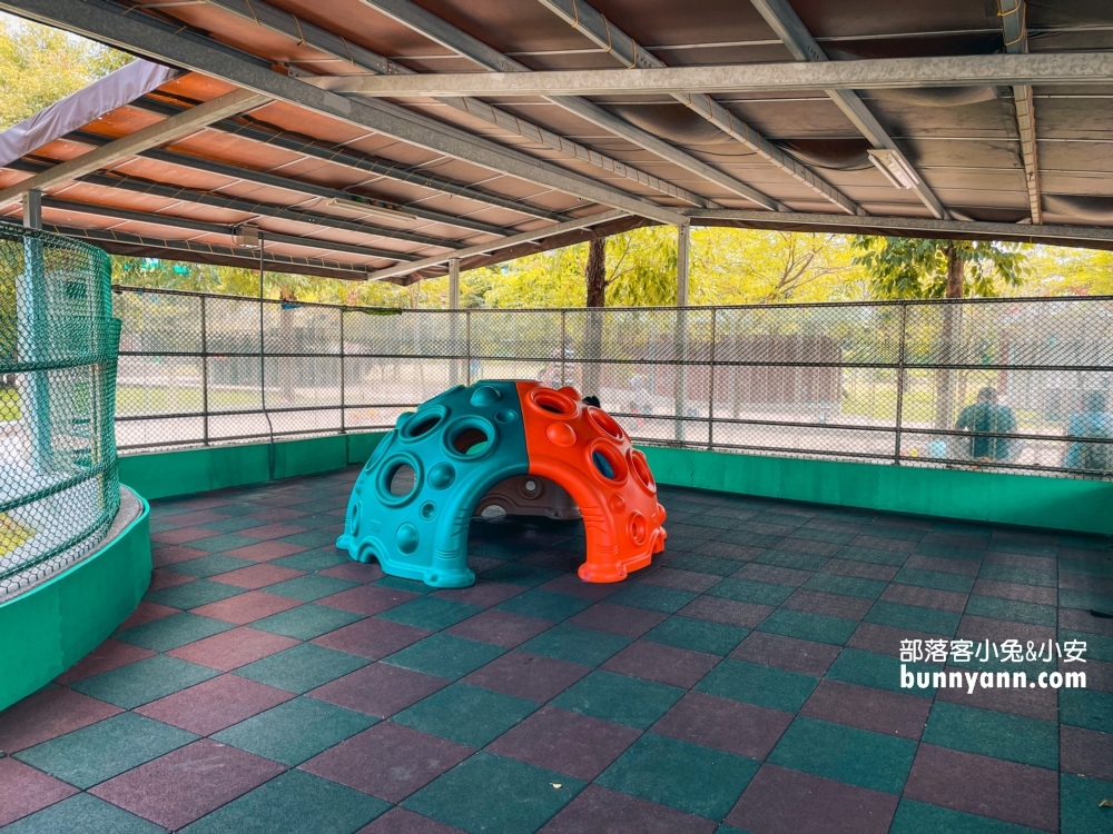 南投草屯兒童樂園｜有遮陽跟停車場的戶外親子遊戲區