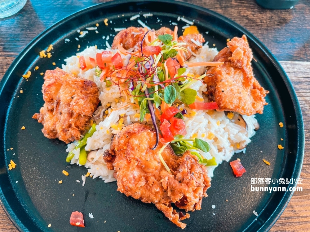 紅磚園邸｜水豚和狐獴陪你吃飯，菜單與預約方式介紹。