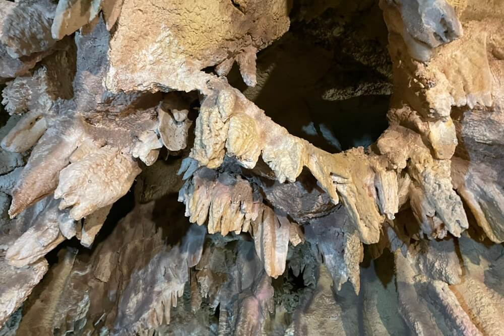《楠西萬佛寺》台南版吳哥窟，超誇張鐘乳石洞預約參觀方法。