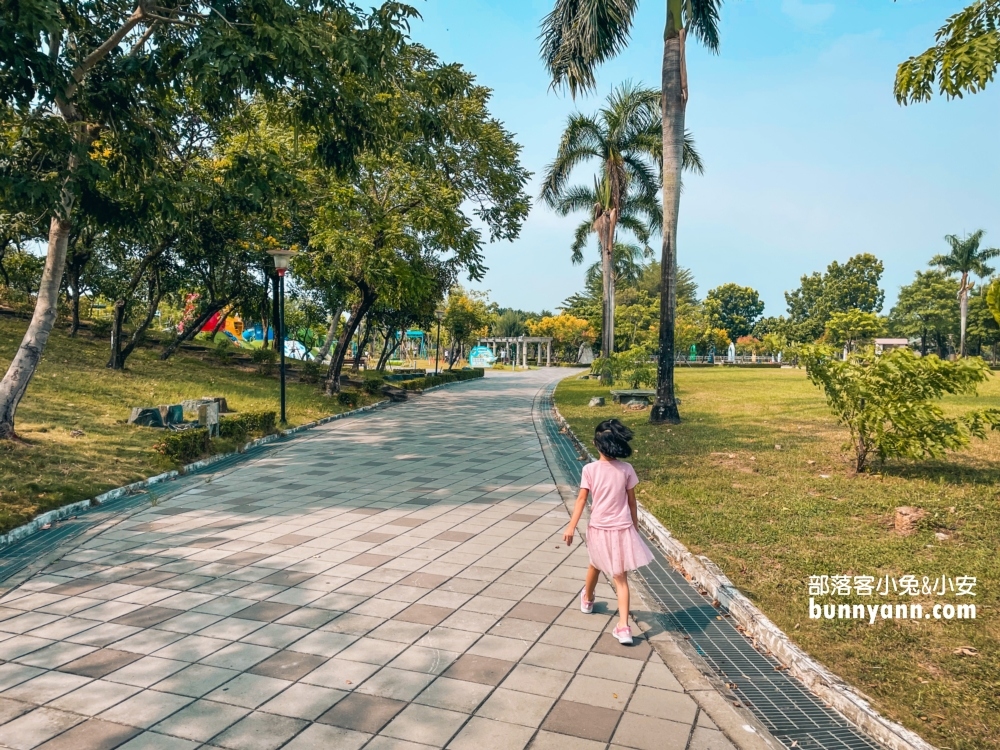 屏東【南州環保共融公園】資源回收桶外星寶寶主題樂園