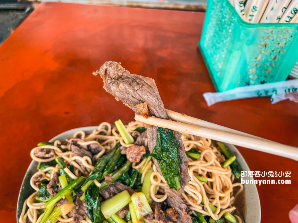 雲林【阿郎牛肉麵】北港好喝的牛雜湯，炒牛肉麵很大盤