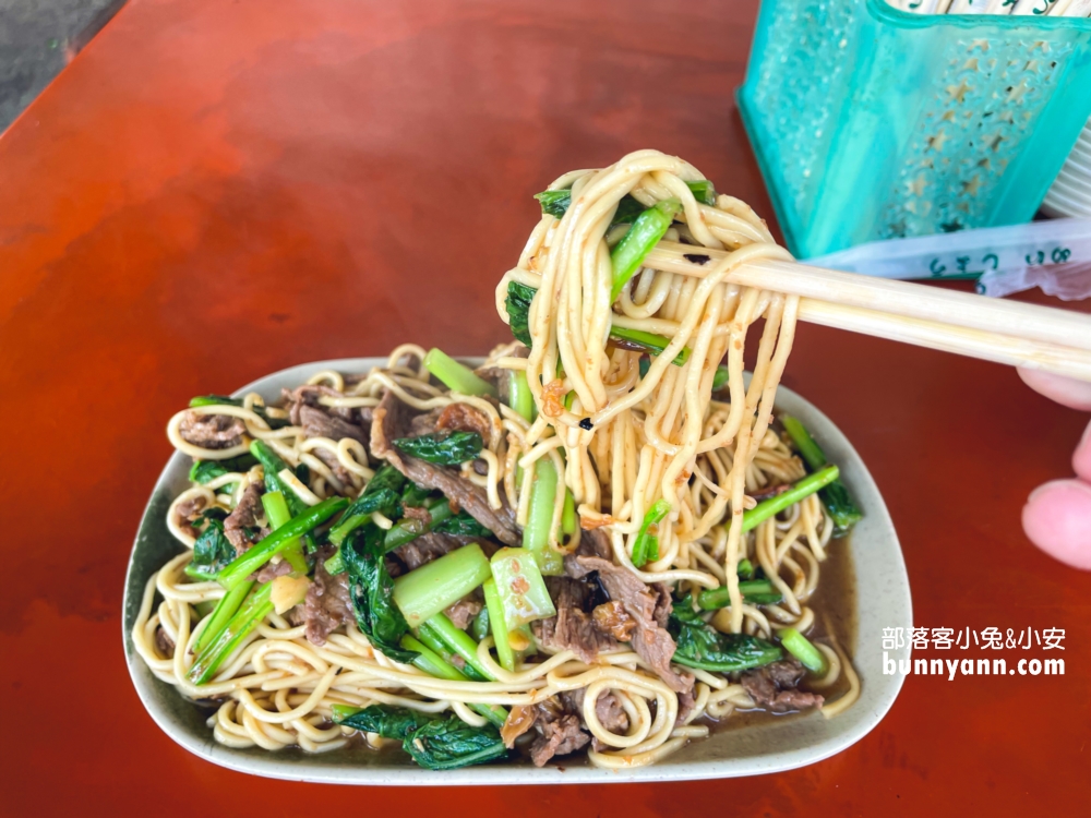 雲林【阿郎牛肉麵】北港好喝的牛雜湯，炒牛肉麵很大盤