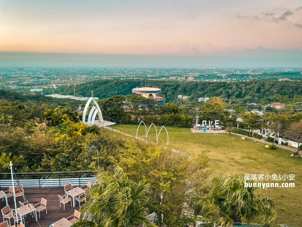 山丘上景觀咖啡館｜地中海餐廳賞夜景，菜單與評論總整理