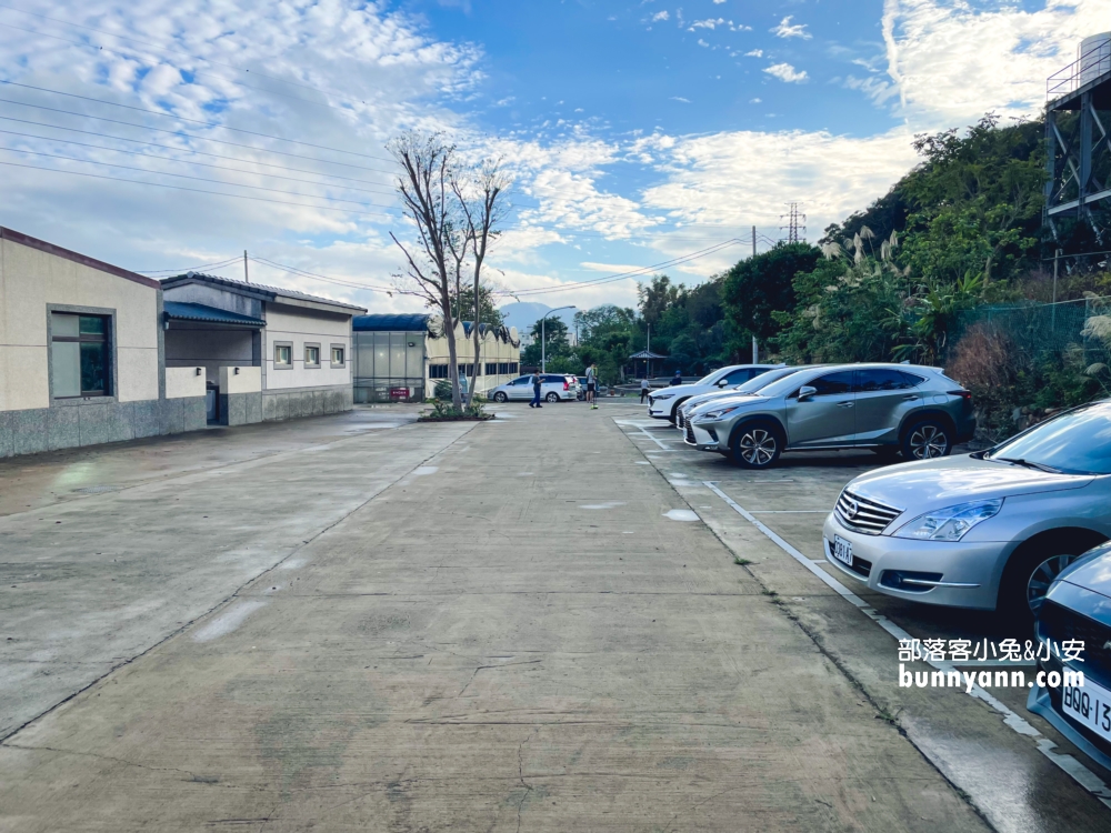 隆泉休閒農場｜暢遊親子戲水池和餵動物，露營區很豪華