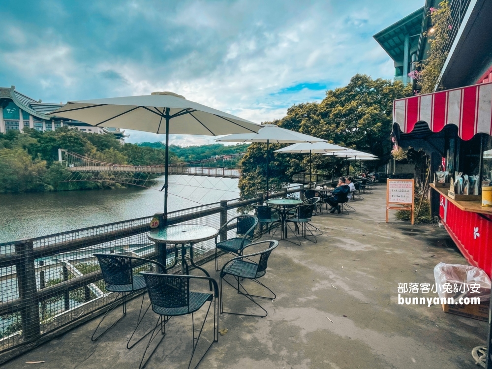 新竹【雪之湖咖啡】水庫湖景第一排，停車地點與旅遊指南。