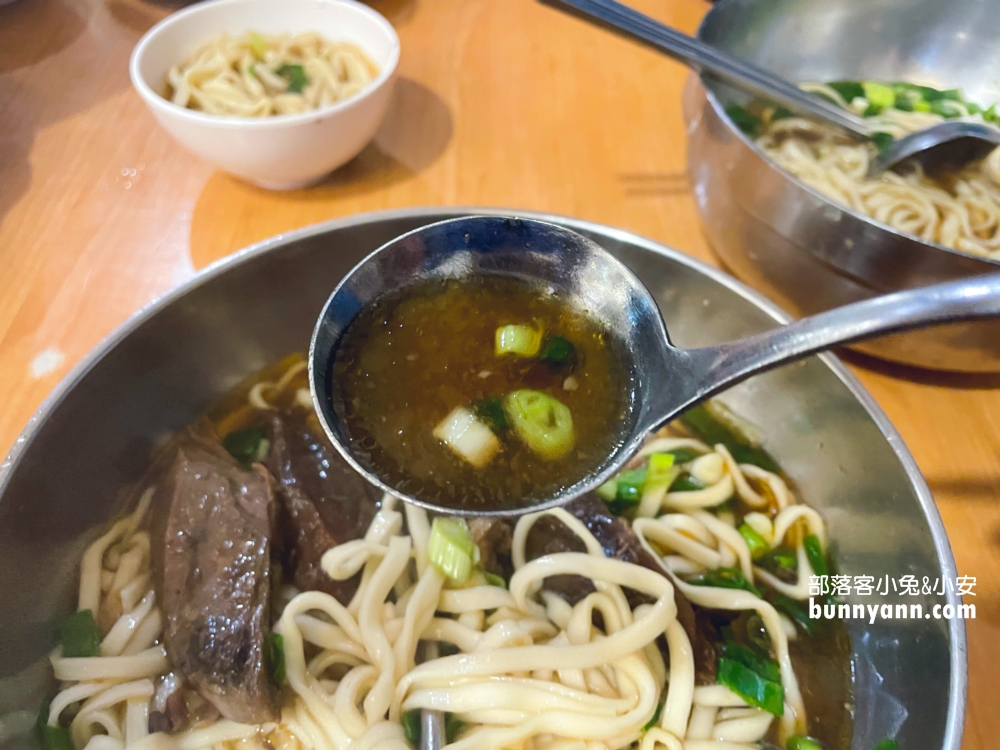 新竹美食「老皮牛肉麵」免費吃豆花喝豆漿，停車、環境、菜單一次打包。