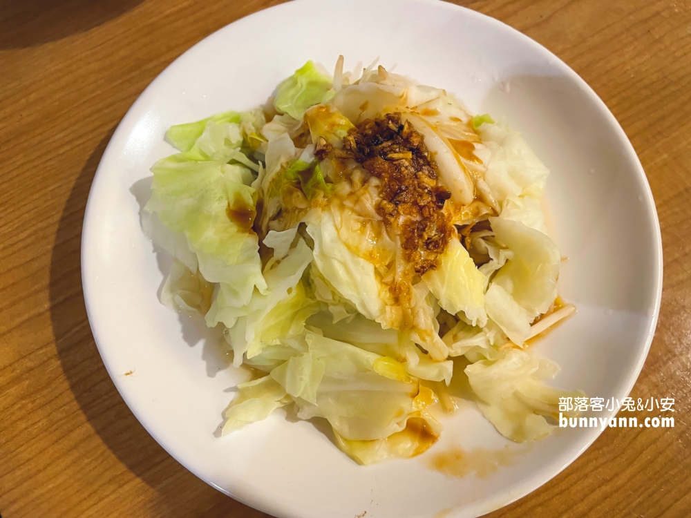 新竹美食「老皮牛肉麵」免費吃豆花喝豆漿，停車、環境、菜單一次打包。