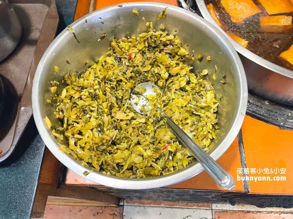 新竹美食「老皮牛肉麵」免費吃豆花喝豆漿，停車、環境、菜單一次打包。