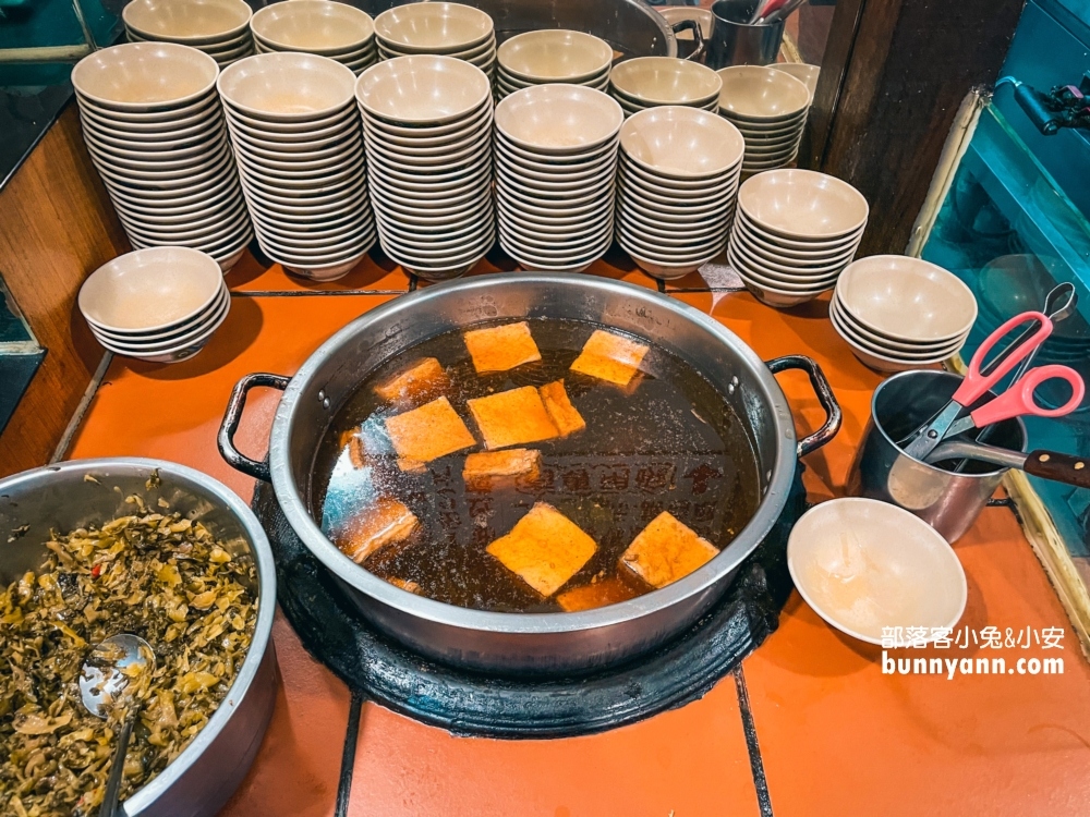 新竹美食「老皮牛肉麵」免費吃豆花喝豆漿，停車、環境、菜單一次打包。