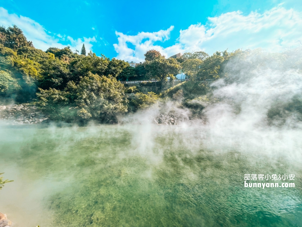 北投【地熱谷公園】~欣賞冒煙的湖，超美台灣形狀手湯