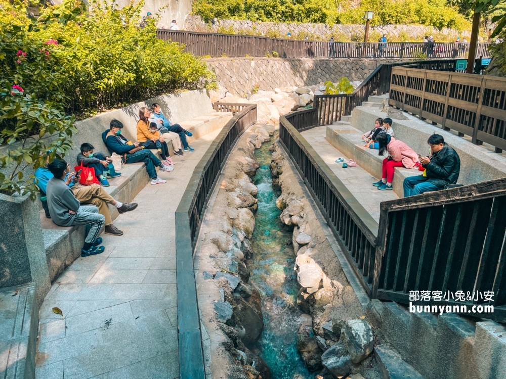 北投【地熱谷公園】~欣賞冒煙的湖，超美台灣形狀手湯