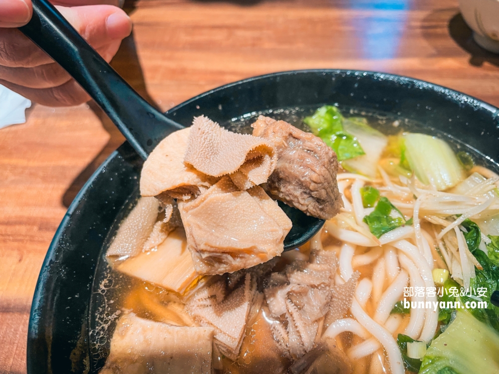 桃園【呷霸牛肉麵南平店】免費加湯加麵，還有飲料豆花吃到飽