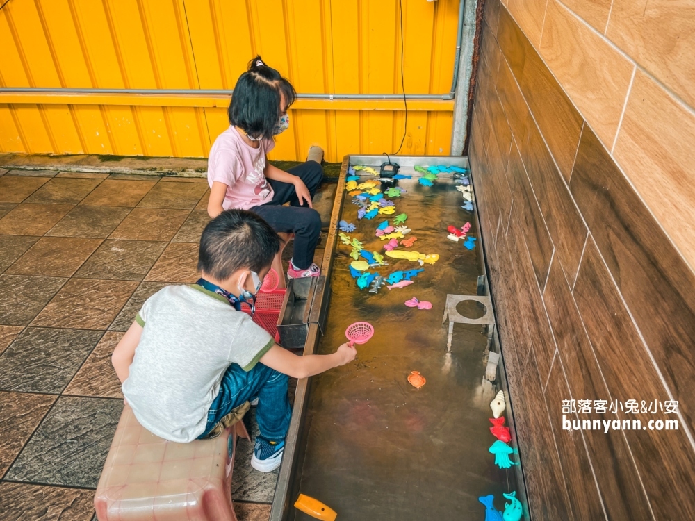 宜蘭【水鹿咖啡親子館】是咖啡店也是小型動物農場