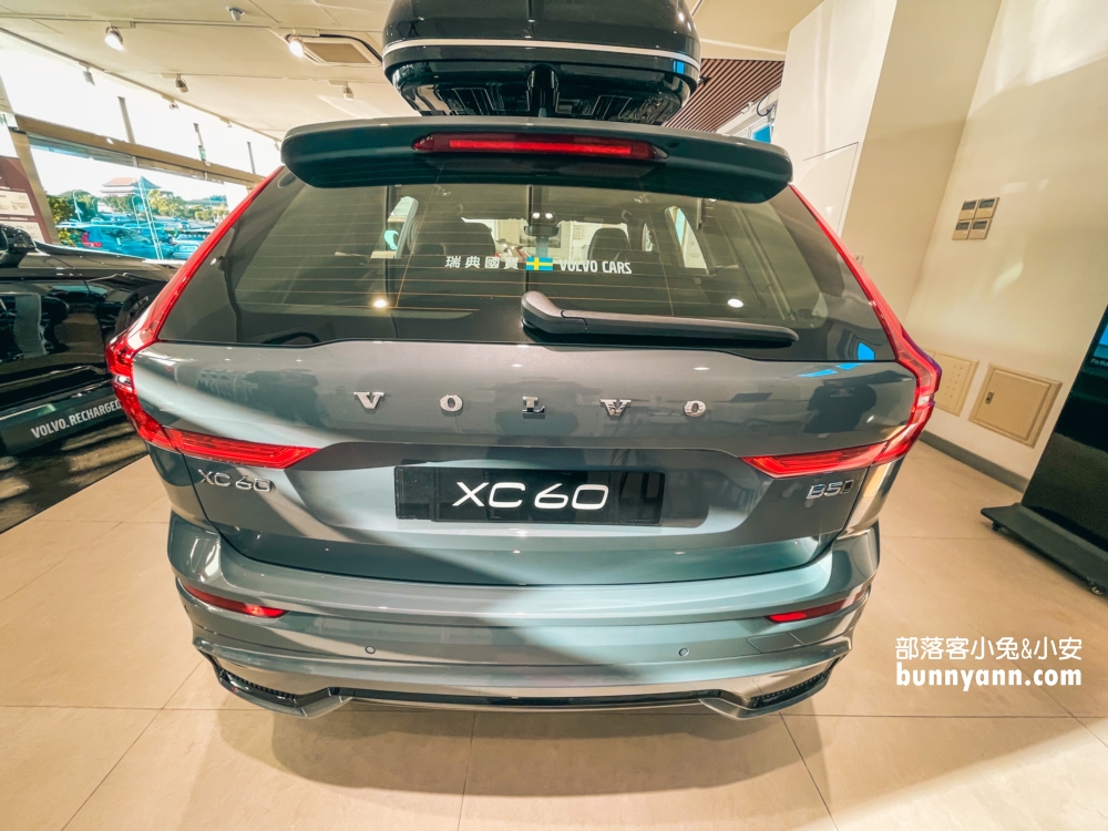 【VolvoXC60】富豪2023新版休旅車，現場實車拍照、配備與價錢!!