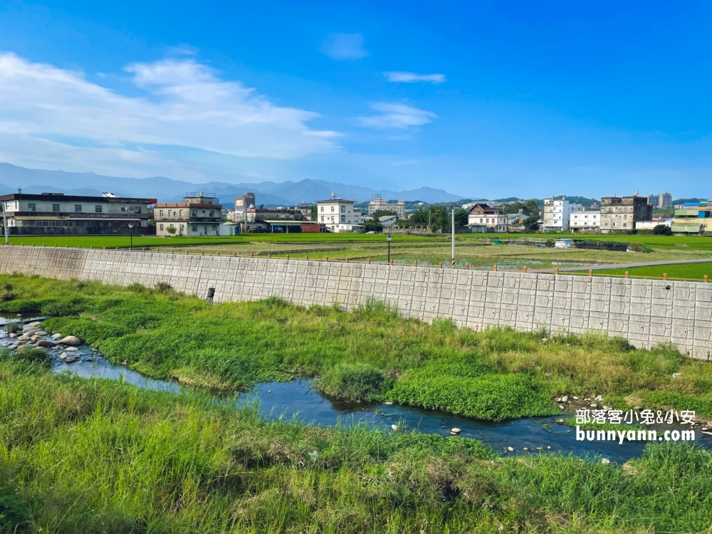 芎林公四水霧公園親子共融遊戲區，旁邊有很美星巴克!!