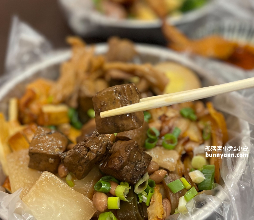 在地人推爆!!淡水老街上的神秘滷味，萃年華滷味