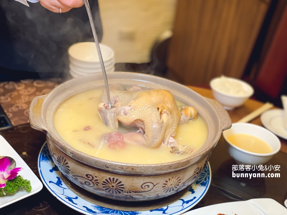 大安區美食推薦！驥園川菜餐廳，號稱地表最含膠質的砂鍋雞湯在這裡