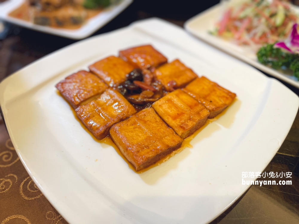 大安區美食推薦！驥園川菜餐廳，號稱地表最含膠質的砂鍋雞湯在這裡