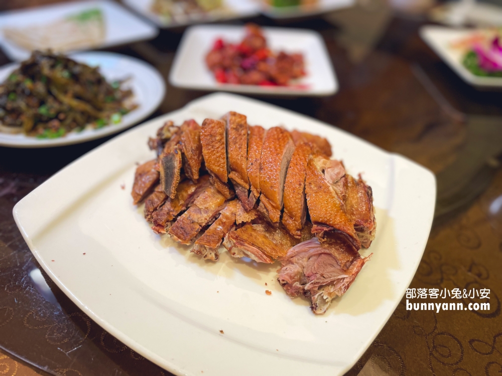 大安區美食推薦！驥園川菜餐廳，號稱地表最含膠質的砂鍋雞湯在這裡