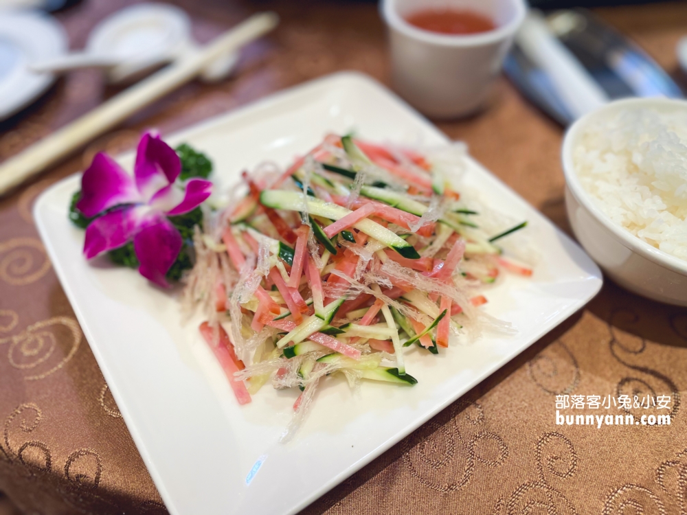 大安區美食推薦！驥園川菜餐廳，號稱地表最含膠質的砂鍋雞湯在這裡