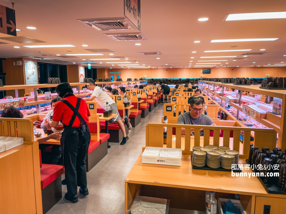 基隆美食》壽司郎(基隆站前店)，有港都夜景可賞的壽司店。