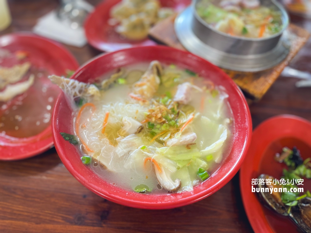 瑞芳美食【炭井臭豆腐】大碗又便宜的透抽米粉湯美食曝光