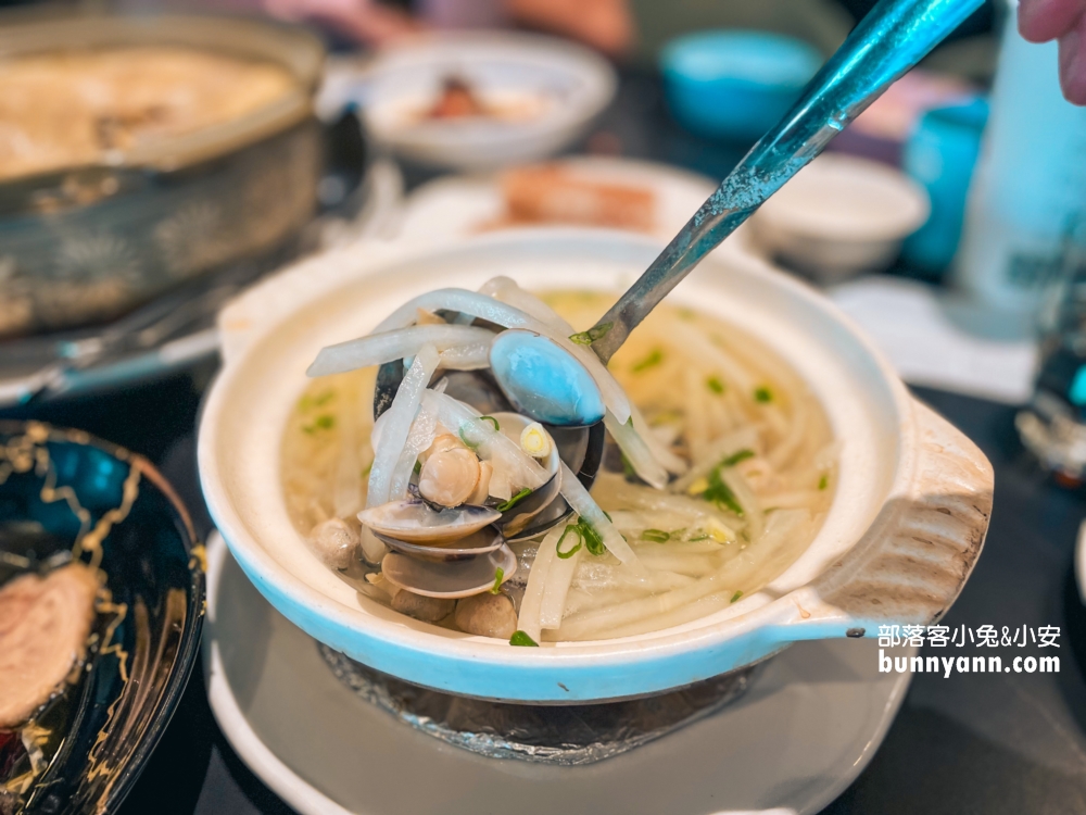 台中「厝秘甘肅店」超美獨棟豪宅裡吃美味白菜土雞鍋。