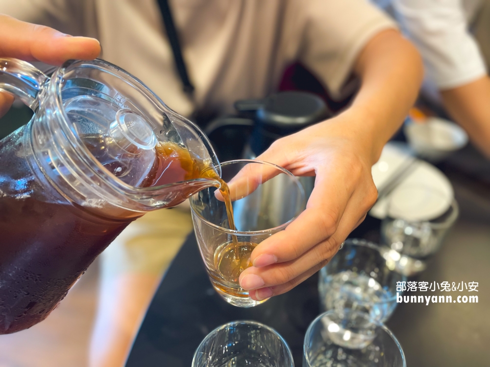 台中「厝秘甘肅店」超美獨棟豪宅裡吃美味白菜土雞鍋。