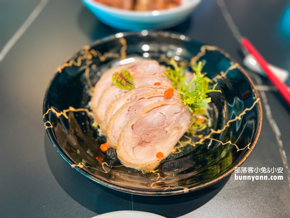 台中「厝秘甘肅店」超美獨棟豪宅裡吃美味白菜土雞鍋。