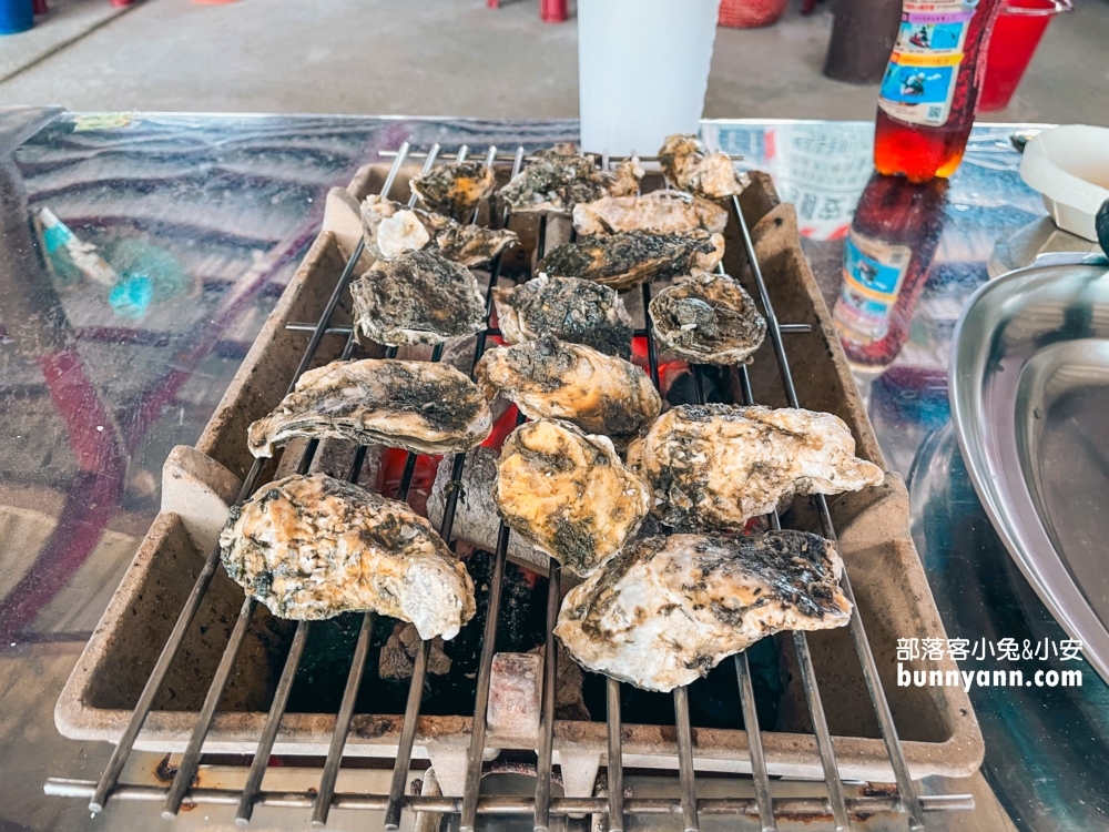 有夠鮮烤蚵吃到飽【嘉義烤蚵餐廳推薦】大又飽滿的帶殼鮮蚵隨你烤