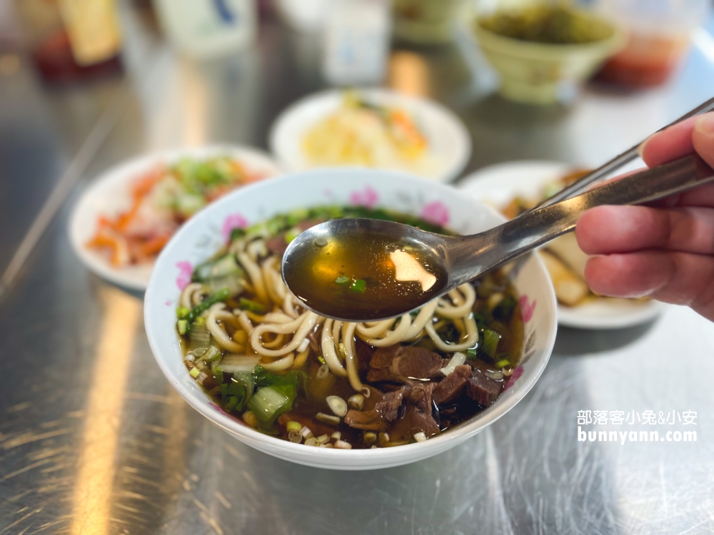 台北南港區美食！南港阿郎牛肉麵，中研市場一碗70元牛肉麵