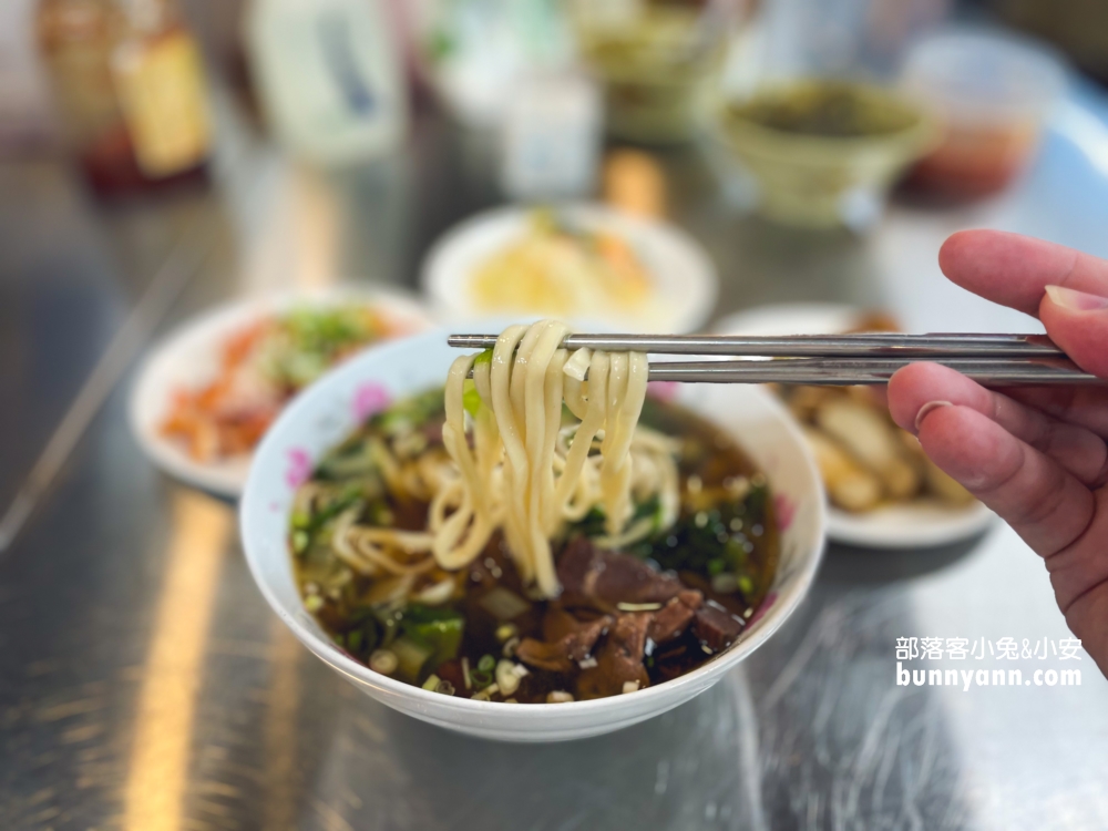 台北南港區美食！南港阿郎牛肉麵，中研市場一碗70元牛肉麵