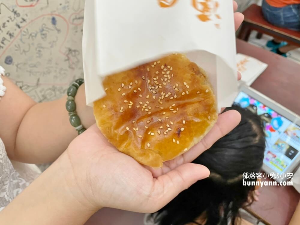 金門美食》聯成廣東粥，搭配油條超懂吃，料多價實在，煮粥的手沒停過