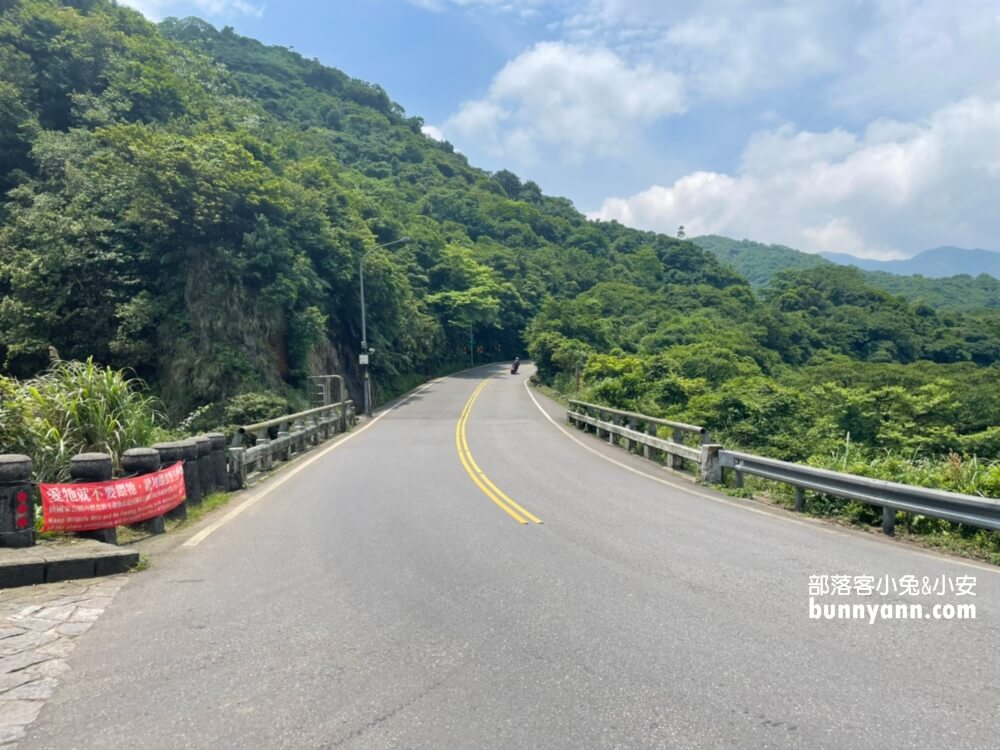 陽明山野溪溫泉》下七股野溪溫泉，十分鐘泡到夢幻牛奶湯，登山肉腳也能來