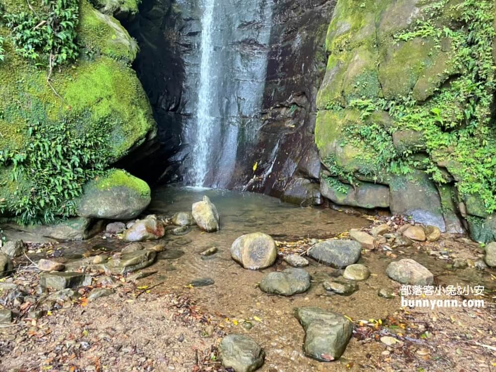 基隆七堵泰安瀑布，10分鐘賞山谷飛瀑，溪畔漫遊好愜意