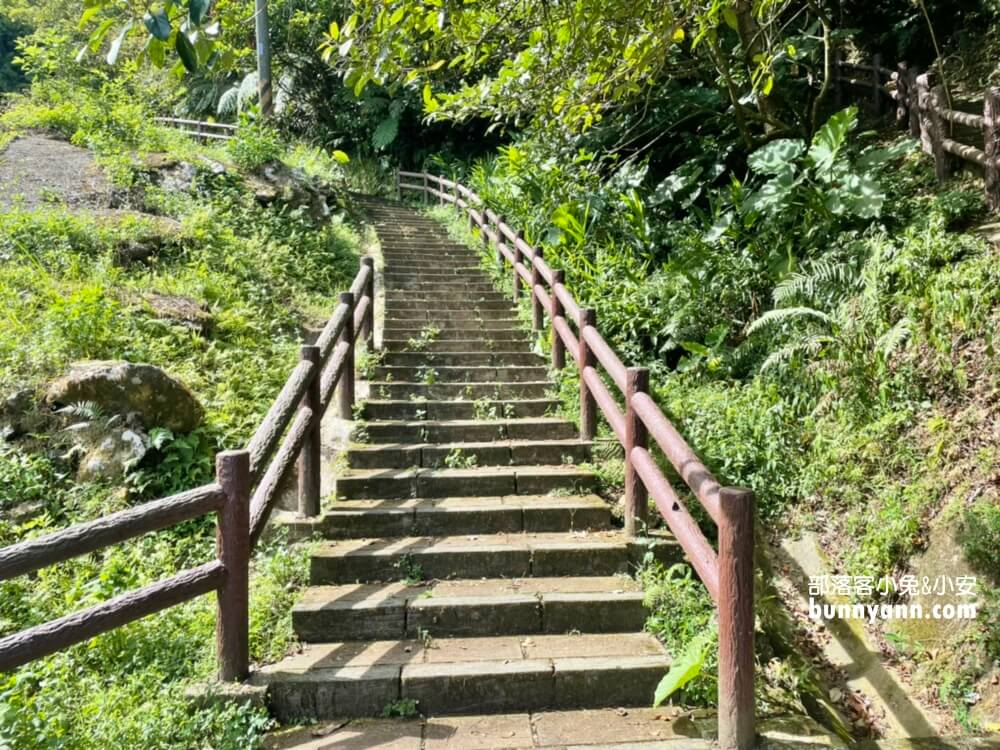 基隆七堵泰安瀑布，10分鐘賞山谷飛瀑，溪畔漫遊好愜意