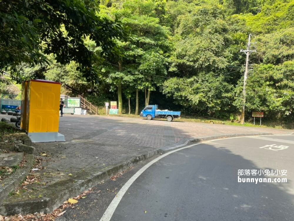 基隆七堵泰安瀑布，10分鐘賞山谷飛瀑，溪畔漫遊好愜意