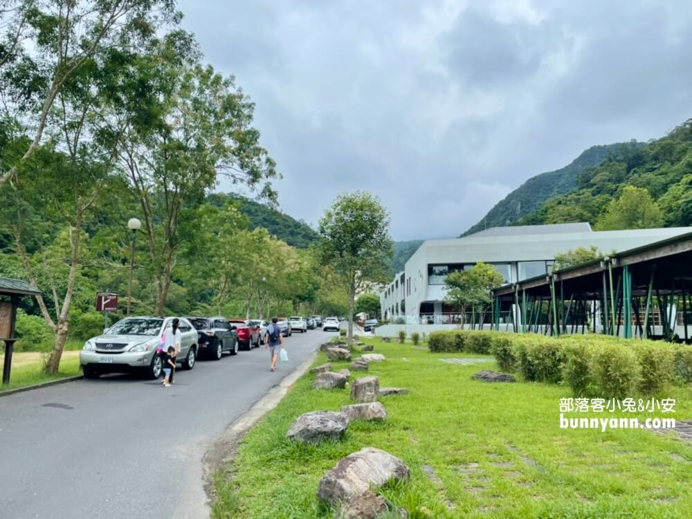 宜蘭礁溪抹茶山飄著雲霧的草原，適合季節、要爬多久一次打包。