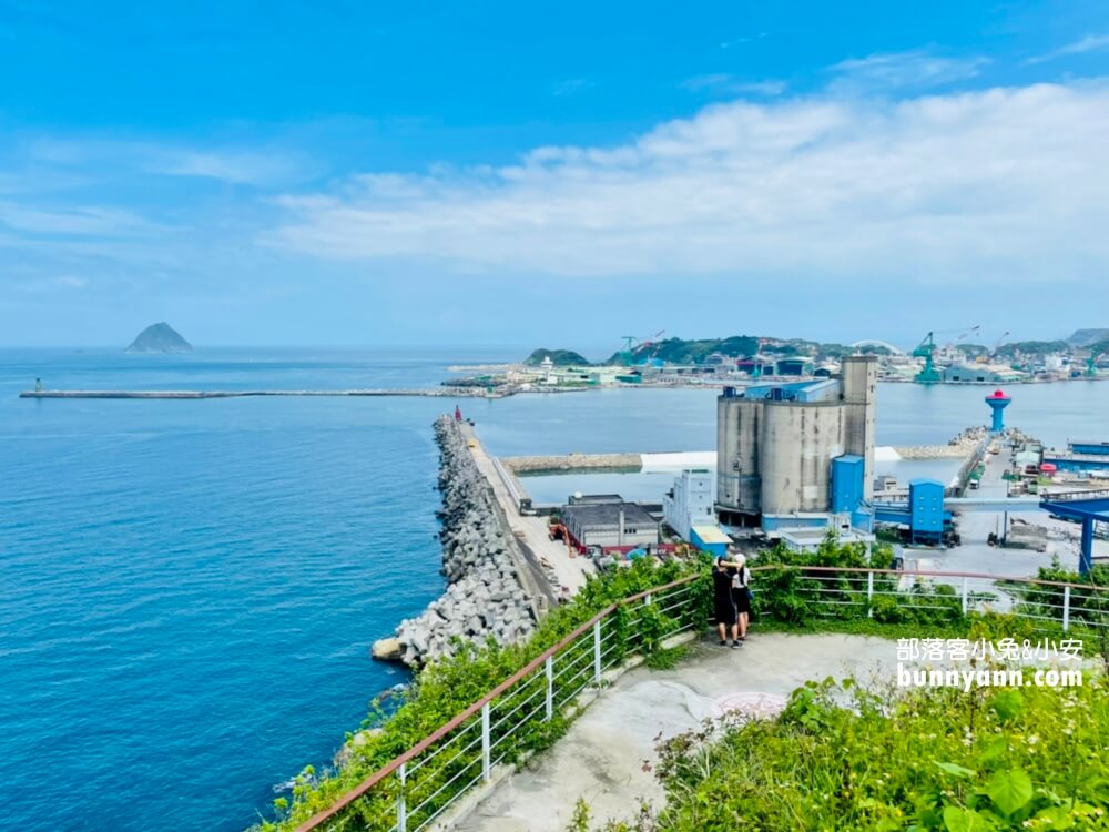 帶你玩【基隆燈塔】浪漫地中海風情，觀景平台眺望湛藍海景