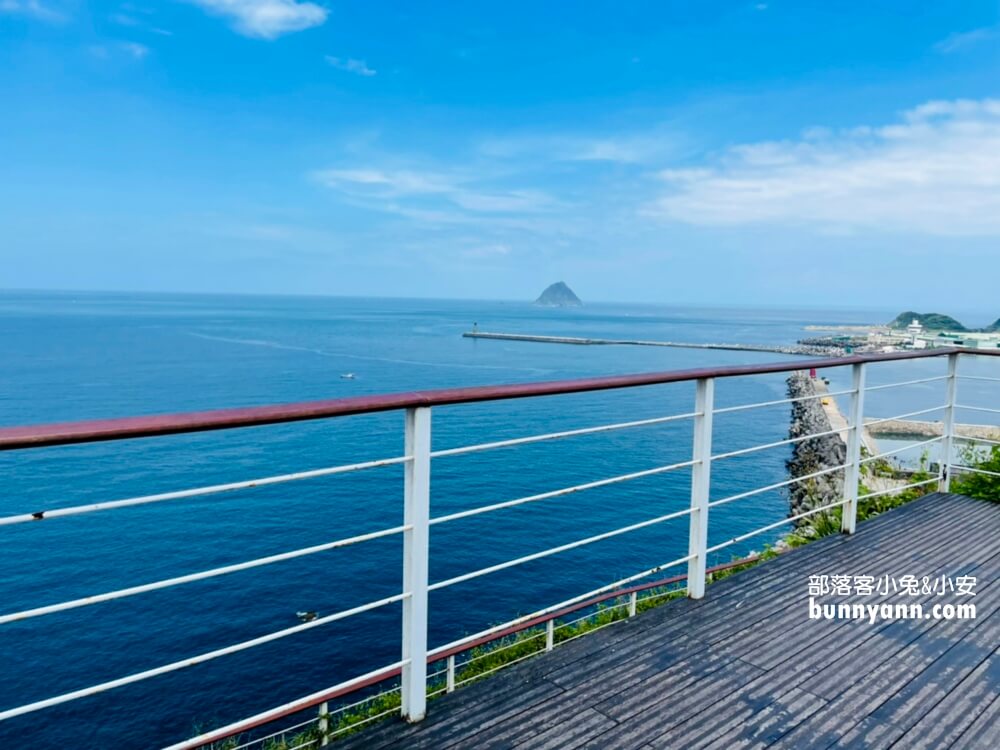 基隆景點》基隆燈塔，浪漫地中海風情，觀景平台眺望湛藍基隆嶼海景