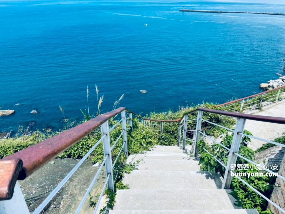 帶你玩【基隆燈塔】浪漫地中海風情，觀景平台眺望湛藍海景