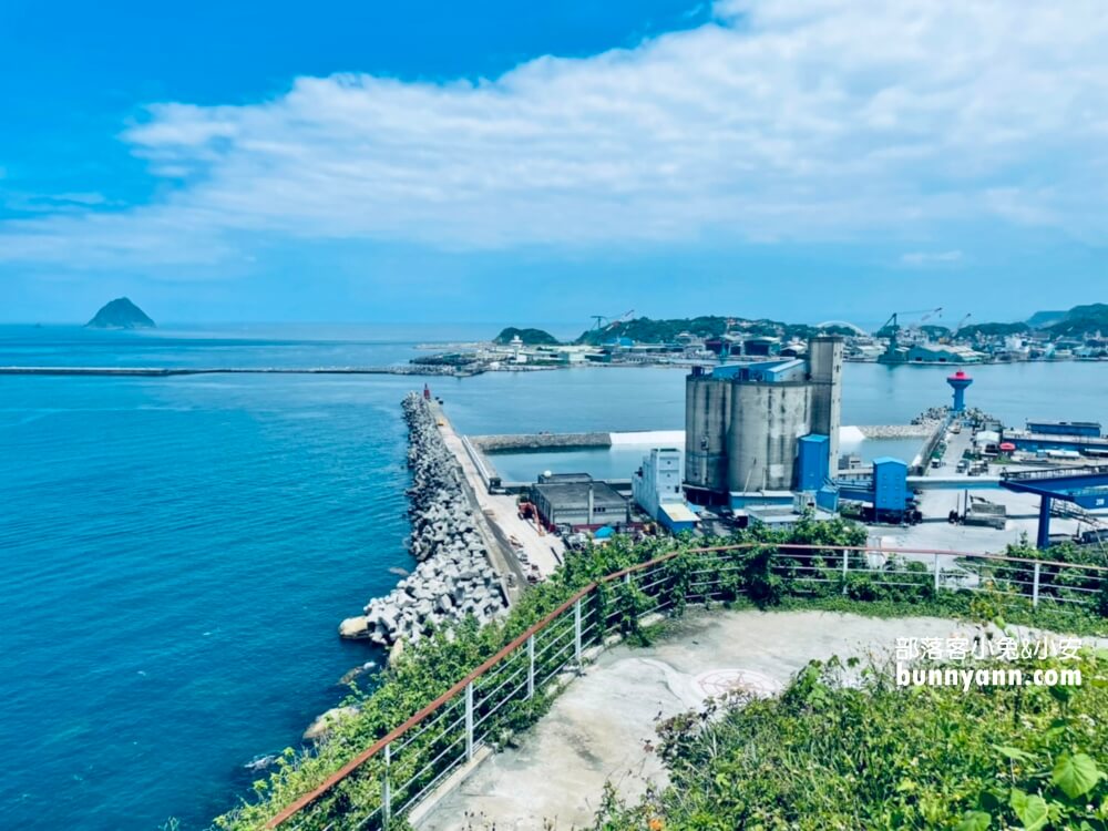 帶你玩【基隆燈塔】浪漫地中海風情，觀景平台眺望湛藍海景