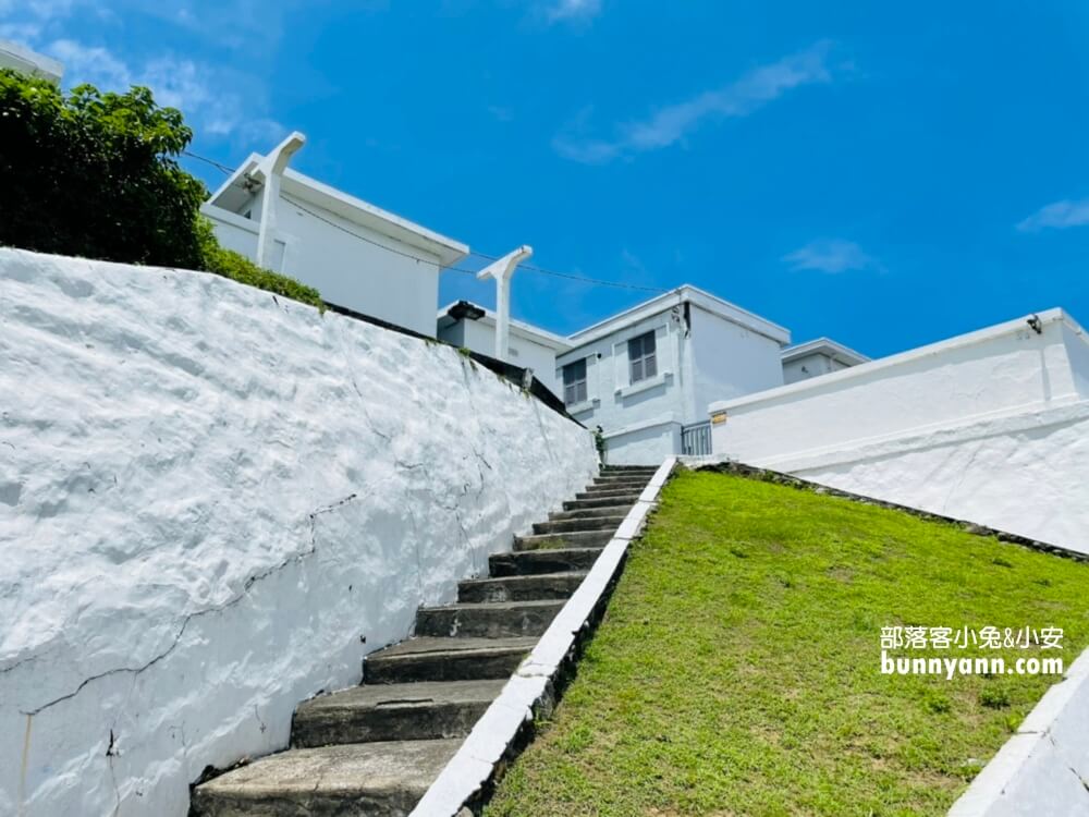 帶你玩【基隆燈塔】浪漫地中海風情，觀景平台眺望湛藍海景