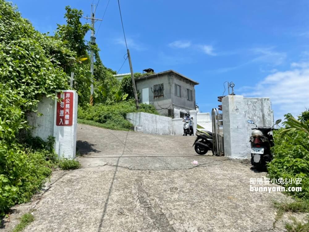 帶你玩【基隆燈塔】浪漫地中海風情，觀景平台眺望湛藍海景