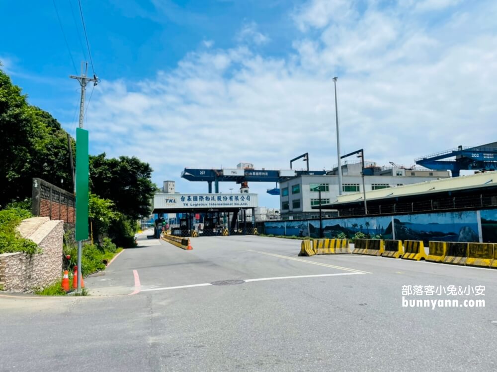 帶你玩【基隆燈塔】浪漫地中海風情，觀景平台眺望湛藍海景