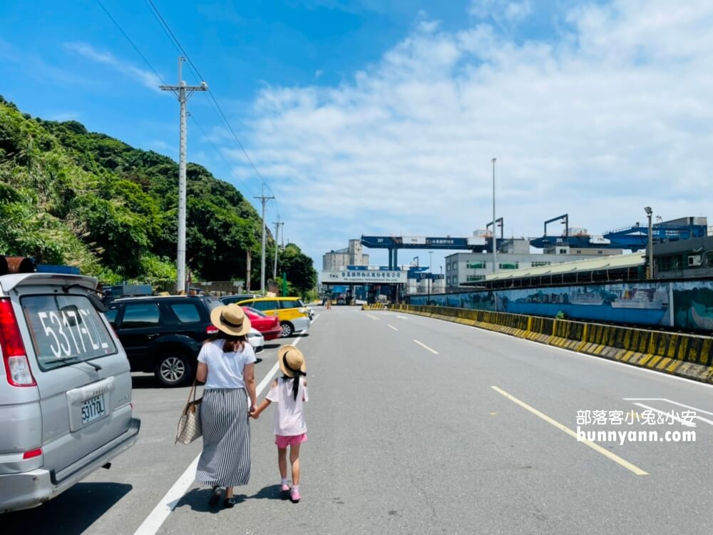 帶你玩【基隆燈塔】浪漫地中海風情，觀景平台眺望湛藍海景