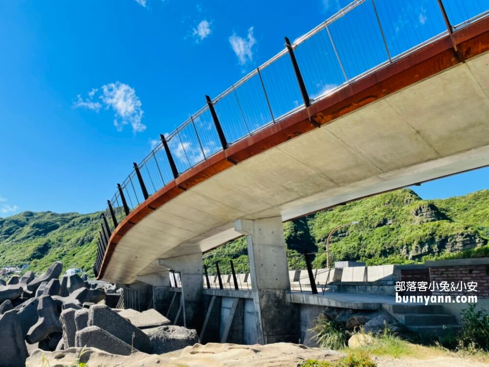 基隆【望海巷跨海景觀橋】賞360度無敵海景，八斗子最美鐵馬道