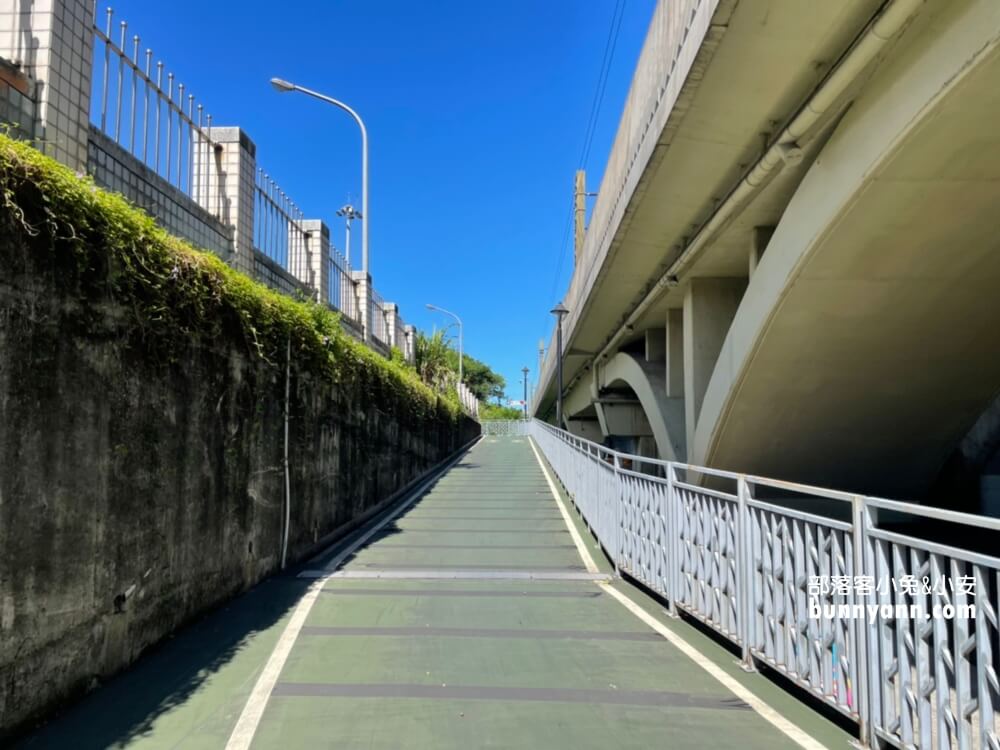 【新北】五堵台鐵舊隧道自行車道，神隱少女隧道藏在這裡