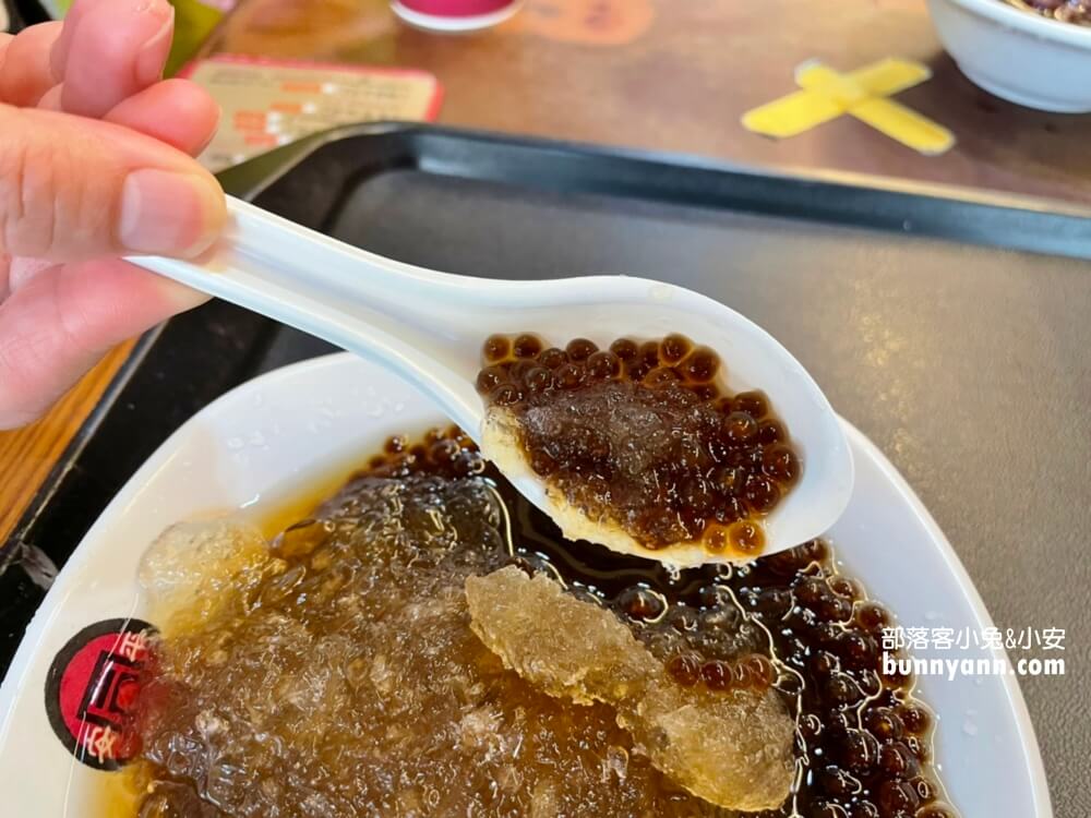 台南》同記安平豆花，豆花綿密粉圓也超多，府城安平必吃美食